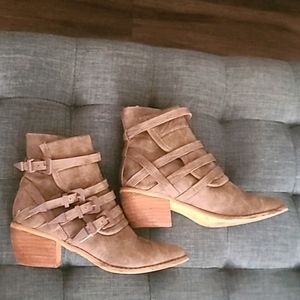 Ankle booties size6